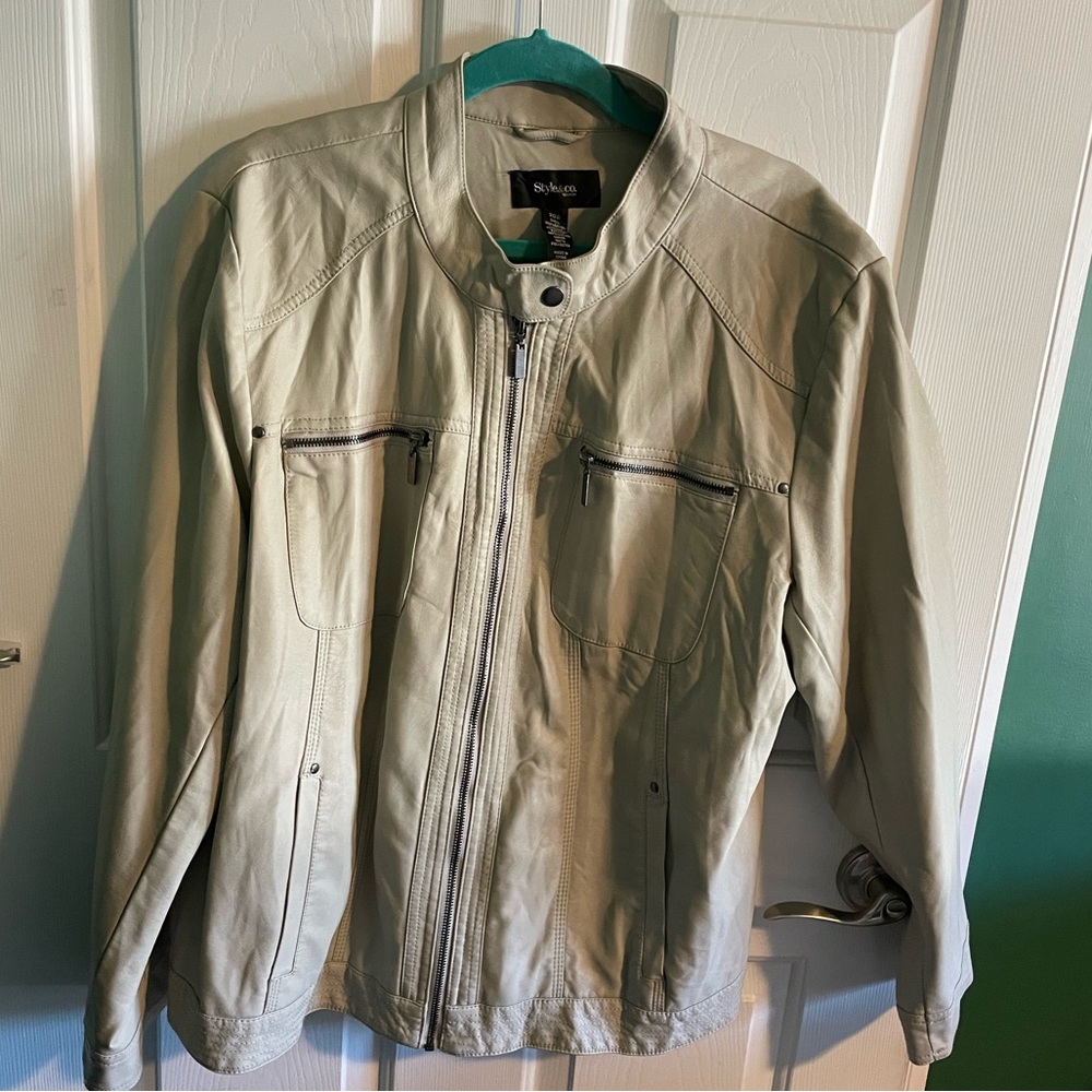 Women’s Tan jacket 20W feels like leather